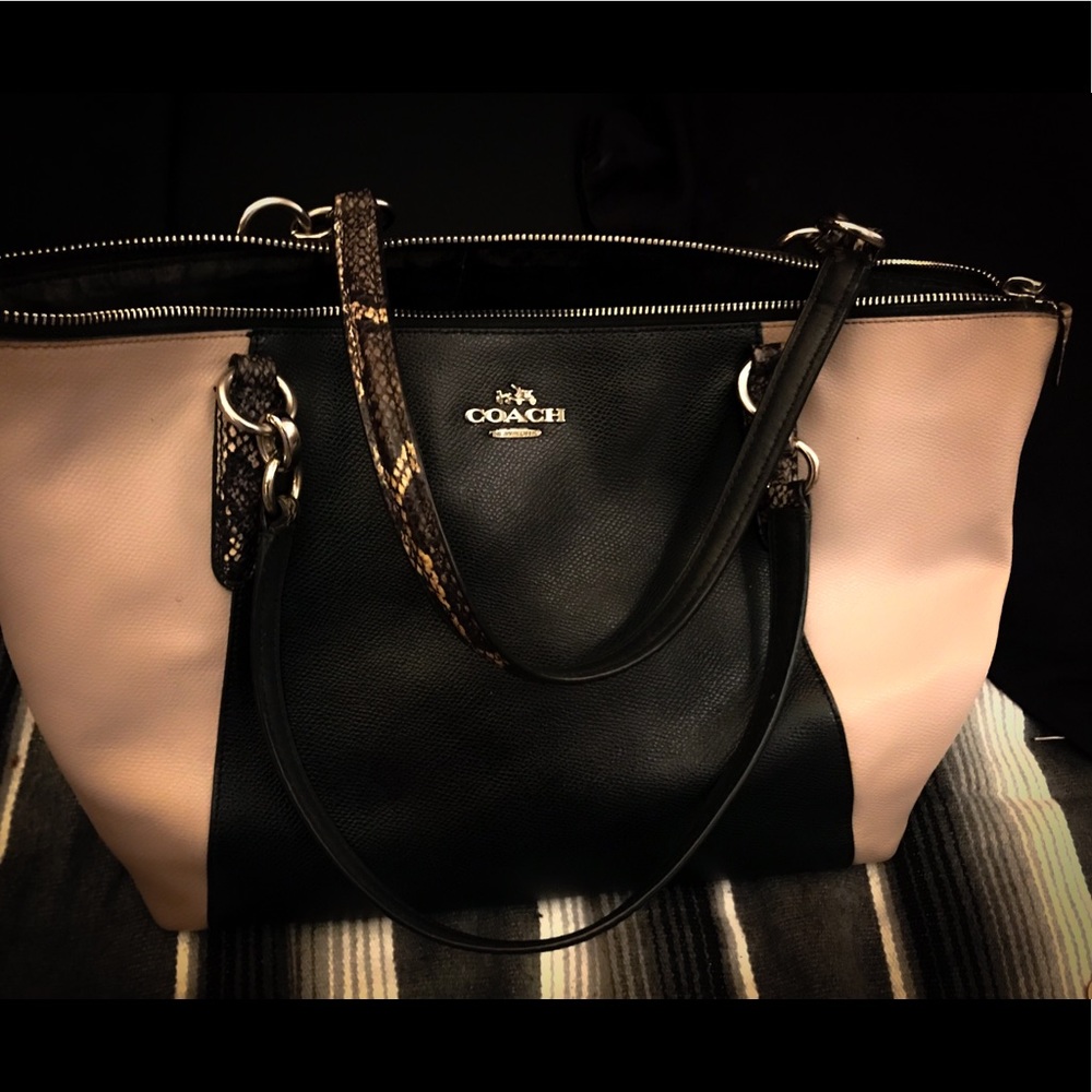 Coach shoulder bag.
